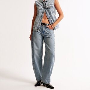 A&F Mid Rise Barrel Jeans